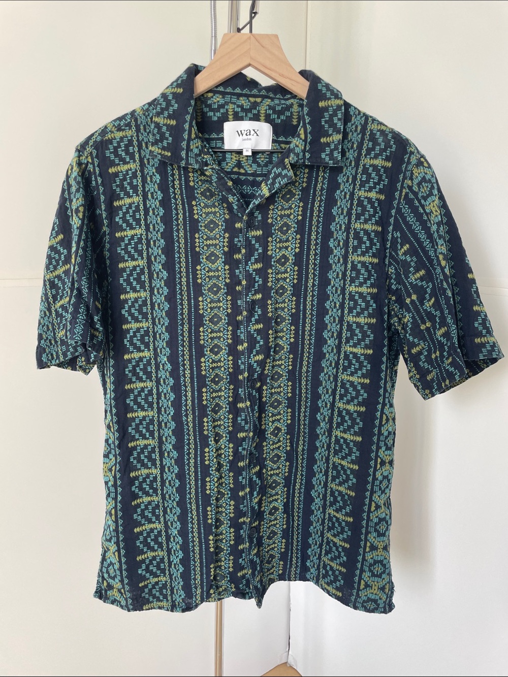 Men’s Wax London button down short sleeve shirt. Size Medium